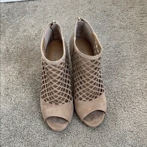 Antonio Melani Women's Tan Peep-Toe Heels